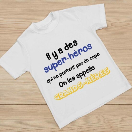 T-shirt Il y a des super héros qui ne portent pas de cape on les appelle grands-mères